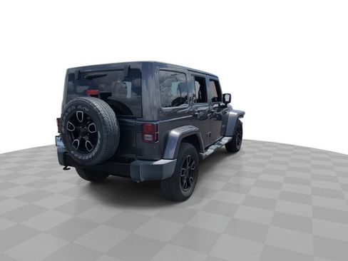 Used 2018 Jeep Wrangler Unlimited Sahara AWD/4WD image 7