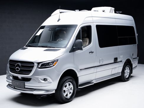 Used 2022 Mercedes-Benz Sprinter 144 Cargo image 5