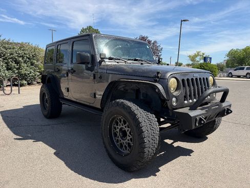 Used 2017 Jeep Wrangler Unlimited Sport w/ Quick Order Package 24S AWD/4WD image 3