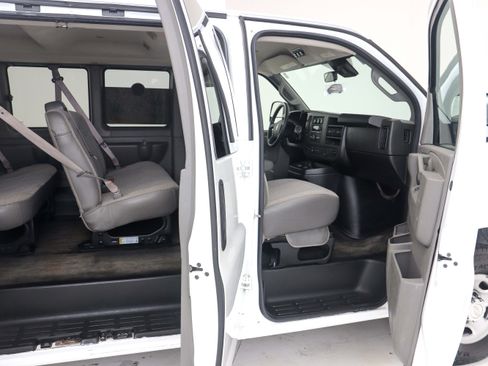 Used 2019 Chevrolet Express 3500 LT w/ LT Preferred Equipment Group RWD image 12