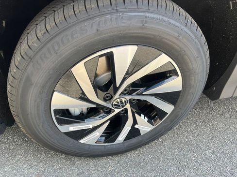 New 2025 Volkswagen Tiguan S image 2