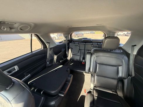 Used 2023 Ford Explorer XLT w/ Equipment Group 202A RWD image 8