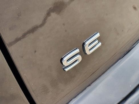 Used 2022 Volkswagen Atlas Cross Sport SE image 9