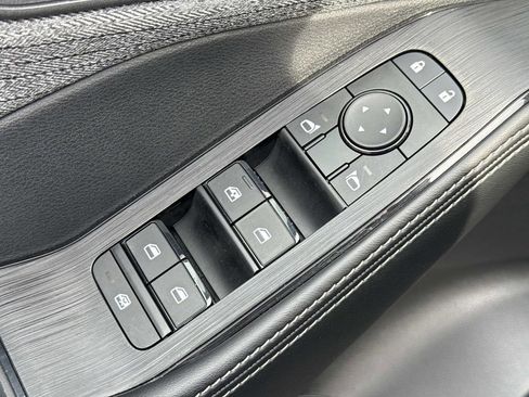 Used 2023 Nissan Rogue SV AWD/4WD image 16