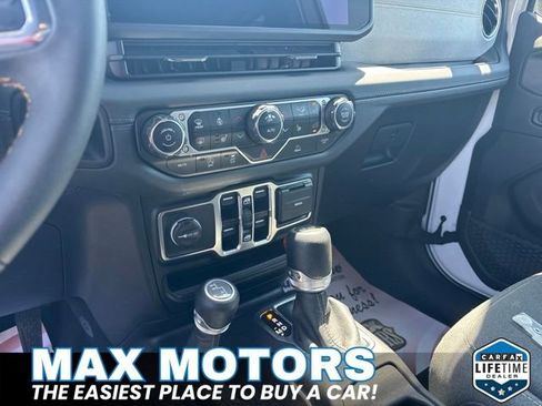 Used 2024 Jeep Wrangler Unlimited Sahara AWD/4WD image 29