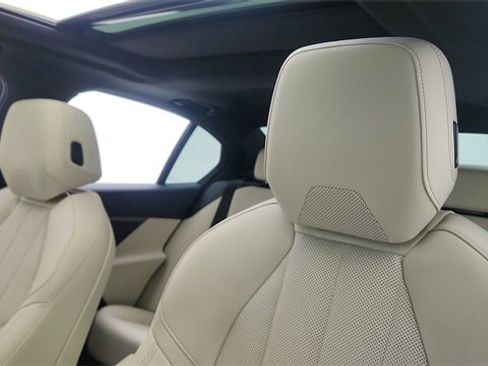 Used 2025 BMW i5 xDrive40 image 34