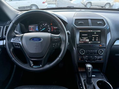 Used 2016 Ford Explorer XLT w/ Equipment Group 202A AWD/4WD image 25