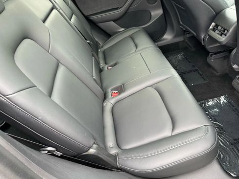 Used 2022 Tesla Model 3 Standard Range image 18