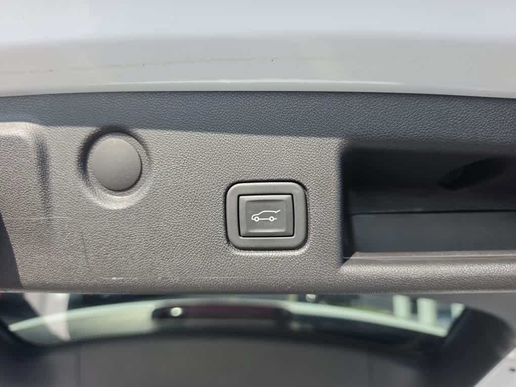 Used 2023 Chevrolet Equinox Premier AWD/4WD image 33