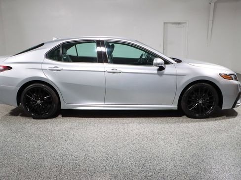 Used 2023 Toyota Camry XSE image 6