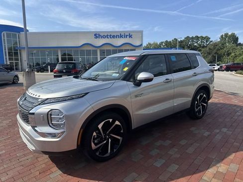 Used 2025 Mitsubishi Outlander SE AWD/4WD image 4