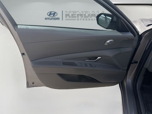Used 2021 Hyundai Elantra SEL FWD image 17