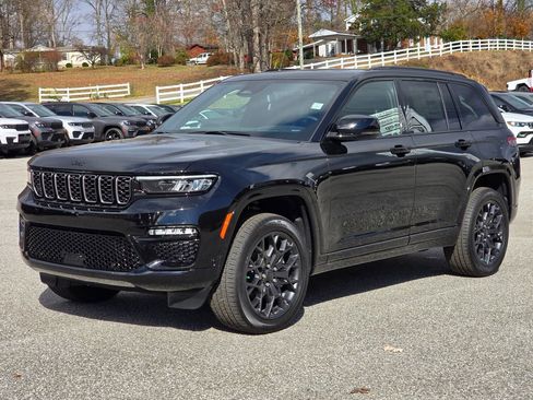 New 2025 Jeep Grand Cherokee Summit image 2