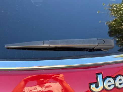 Used 2024 Jeep Compass Latitude image 18