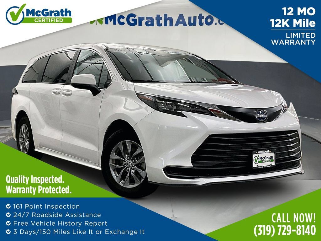 Used 2025 Toyota Sienna LE FWD image 1