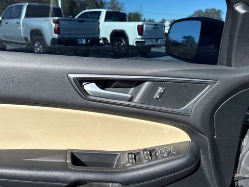 Used 2022 Ford Edge SE image 18