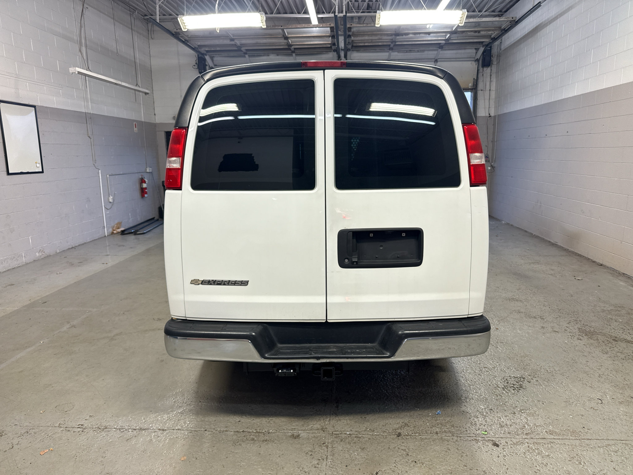 Used 2019 Chevrolet Express 2500 w/ Enhanced Convenience Package RWD image 7