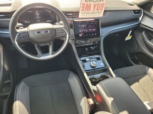New 2025 Jeep Grand Cherokee Altitude RWD image 9