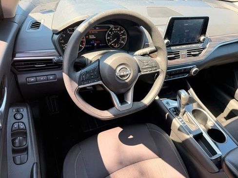 Used 2024 Nissan Altima 2.5 SV FWD image 20