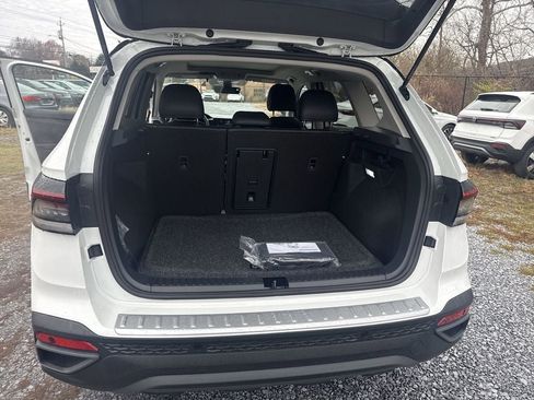 New 2026 Volkswagen Taos SE image 45