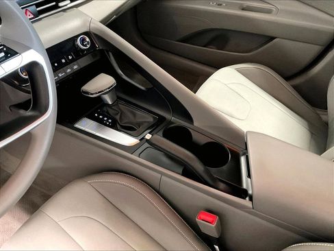 Used 2023 Hyundai Elantra SEL FWD image 20
