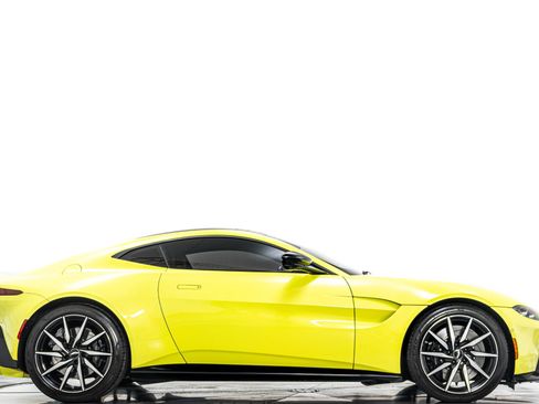 Used 2019 Aston Martin V8 Vantage Coupe RWD image 2