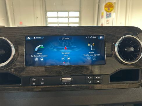 Used 2022 Mercedes-Benz Sprinter 3500 image 23