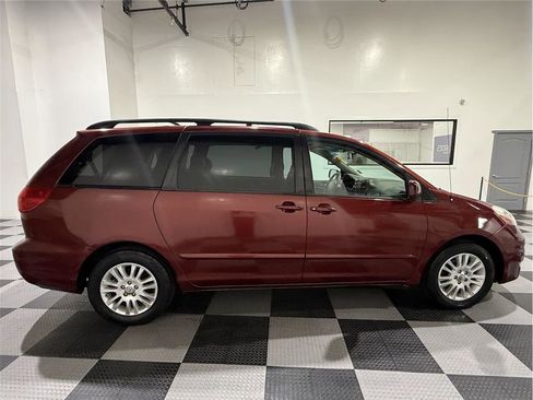 Used 2008 Toyota Sienna XLE image 5