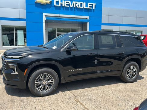 New 2026 Chevrolet Traverse LT w/ Driver Confidence Package AWD/4WD image 7
