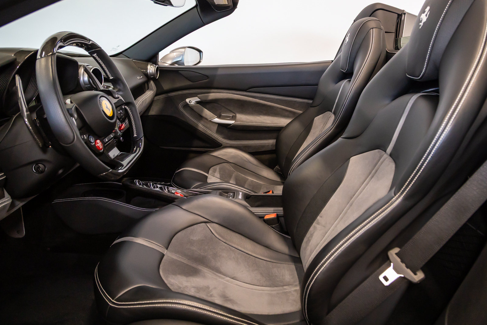 Used 2021 Ferrari F8 Tributo RWD image 34