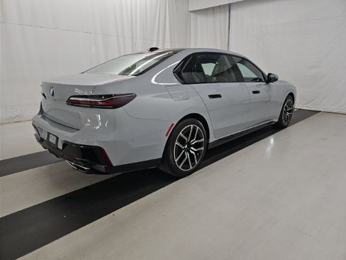 Used 2023 BMW 760i xDrive AWD/4WD image 4