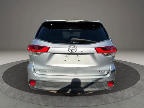 Used 2017 Toyota Highlander AWD V6 image 6