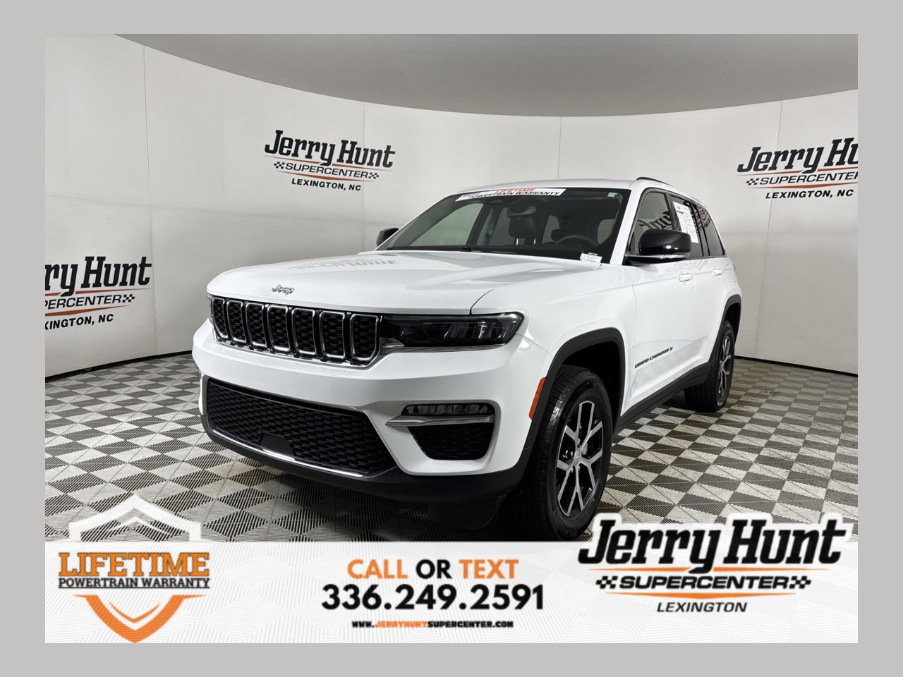 Used 2023 Jeep Grand Cherokee Limited AWD/4WD image 1