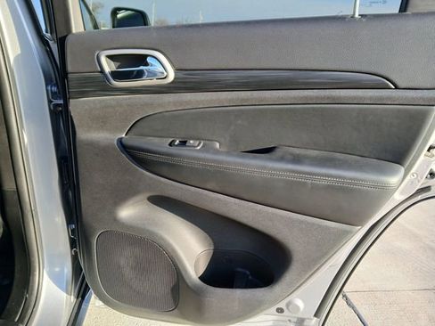 Used 2020 Jeep Grand Cherokee Laredo image 22