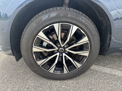 Used 2024 Volvo XC60 B5 Plus image 28