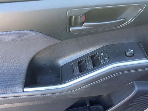 Used 2021 Toyota Highlander LE image 22
