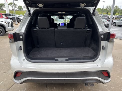 Used 2025 Toyota Highlander XSE AWD/4WD image 32