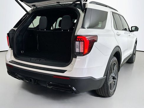 Used 2025 Ford Explorer ST-Line w/ ST-Line Street Pack image 25