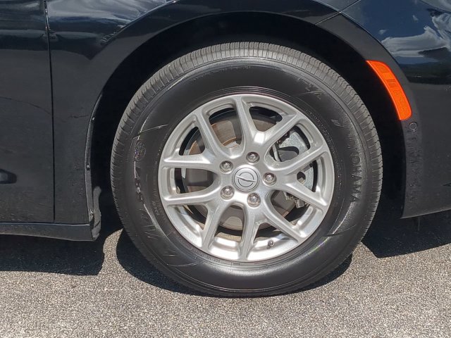 Certified 2026 Chrysler Pacifica Select FWD image 11