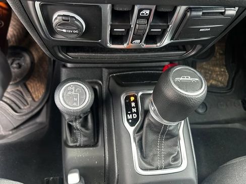 Used 2025 Jeep Gladiator Sport AWD/4WD image 12