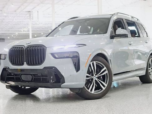 Used 2026 BMW X7 xDrive40i w/ M Sport Package AWD/4WD image 7