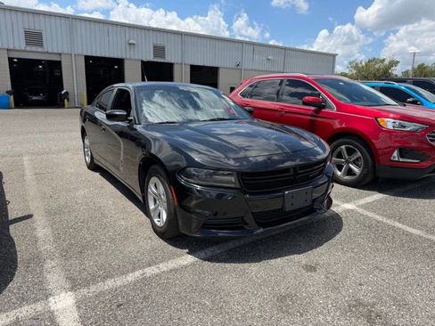 Used 2020 Dodge Charger SXT RWD image 2