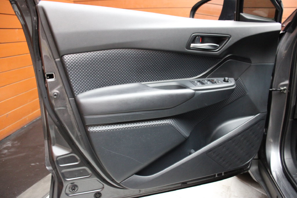 Used 2018 Toyota C-HR XLE FWD image 25