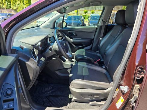 Used 2020 Chevrolet Trax LT w/ Driver Confidence Package AWD/4WD image 20