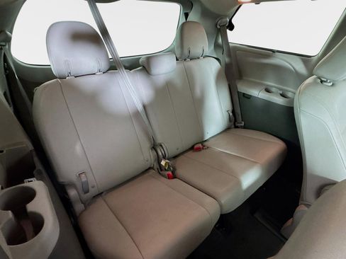 Used 2020 Toyota Sienna XLE image 29