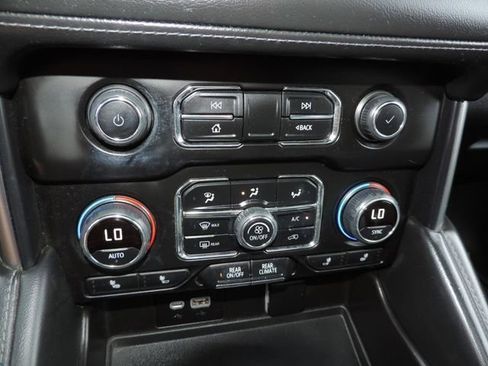 Certified 2022 Chevrolet Suburban LT w/ Luxury Package image 26