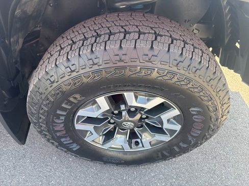 Certified 2023 Toyota Tacoma TRD Off-Road AWD/4WD image 25
