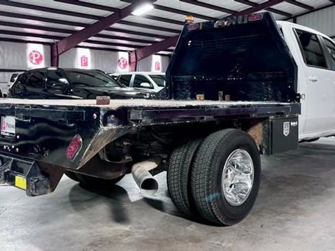 Used 2024 Chevrolet Silverado 3500 LT w/ Convenience Package AWD/4WD image 2