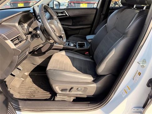 Used 2024 Mitsubishi Outlander SE image 5