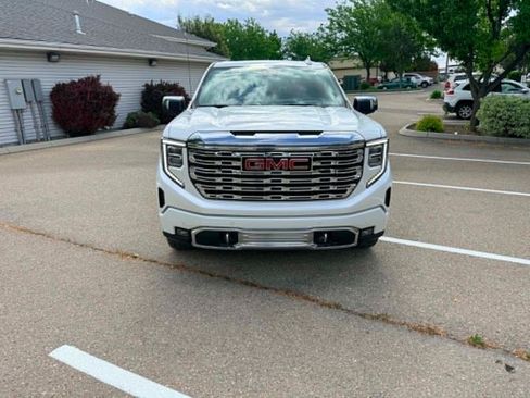 Used 2022 GMC Sierra 1500 Denali w/ Denali Reserve Package AWD/4WD image 8